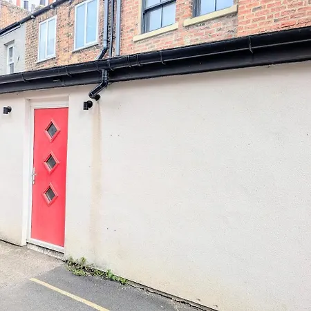 Old Yarn - Close To Walls