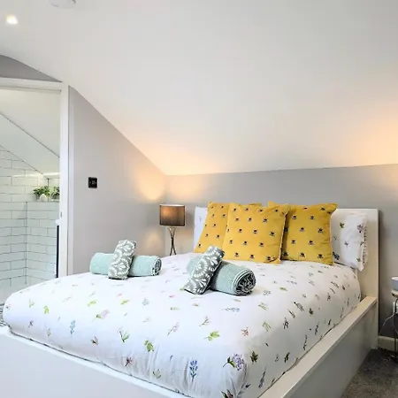 Old Yarn - Close To Walls * York