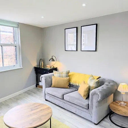 Old Yarn - Close To Walls York